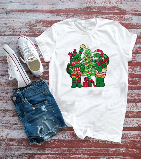 Cozy Xmas Teenage Mutant Ninja Turtles Christmas Tree Decorating Scene T-Shirt