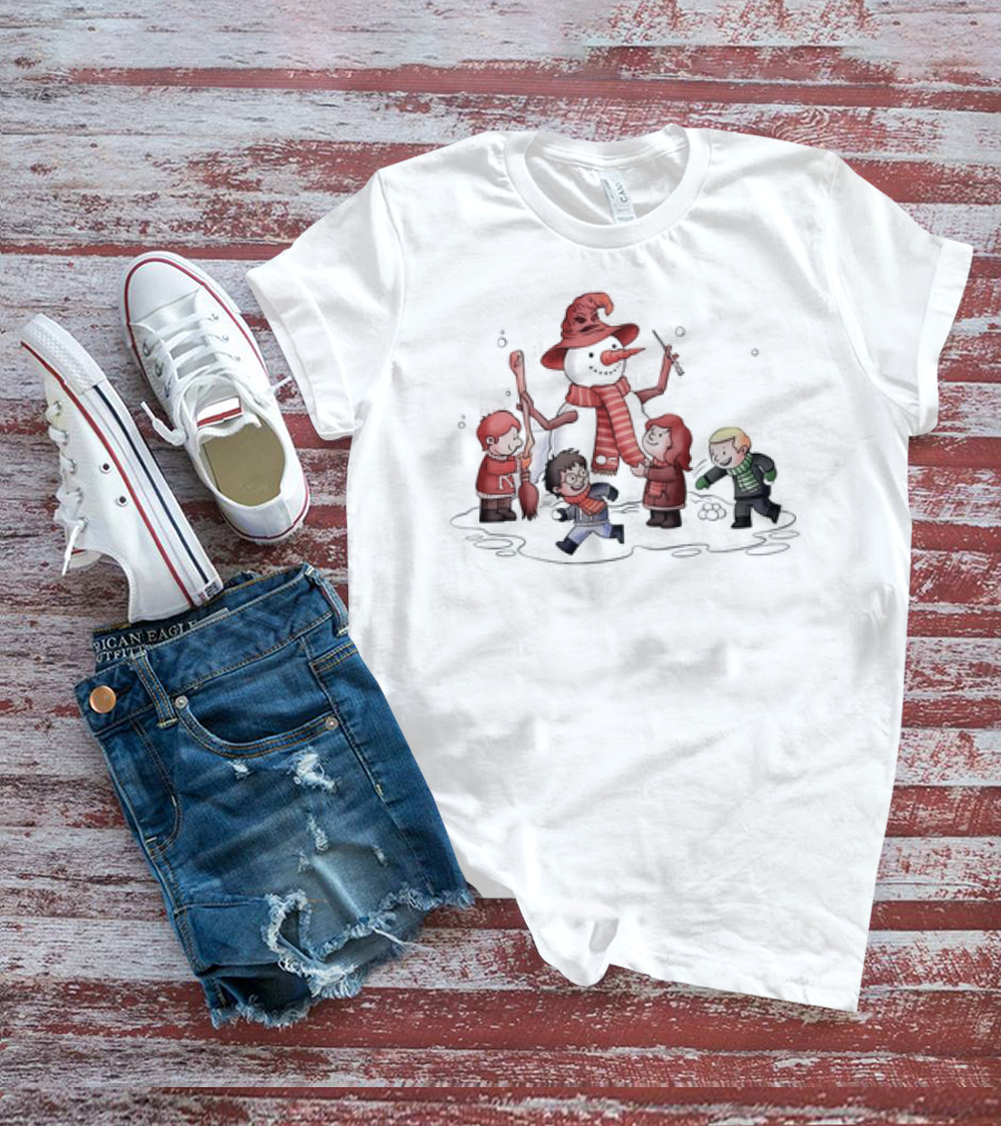 Young Wizard Students Building Snowman In House-Themed Scarves And Hats T-Shirt