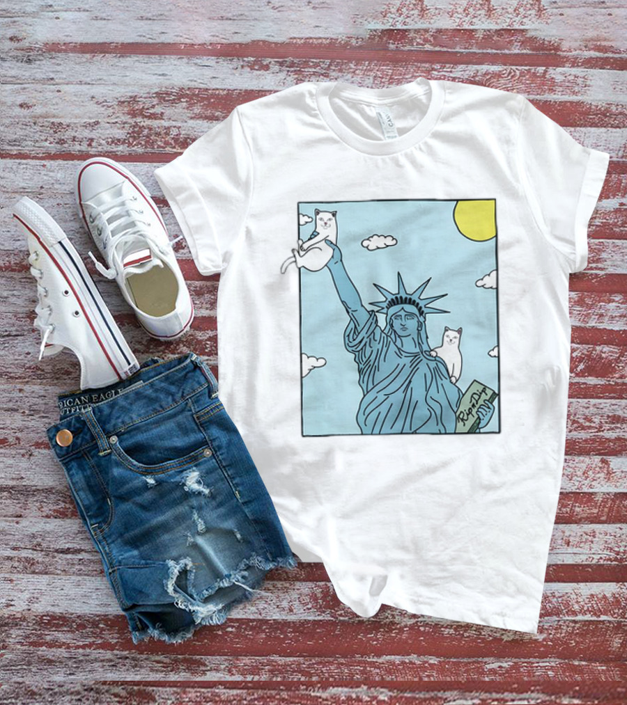 Statue Of Liberty With Cats And Rip N Dip Clouds T-Shirt