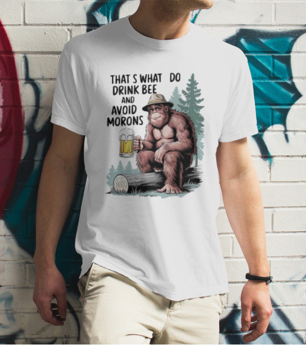 Bigfoot That’s What I Do Drink Beer And Avoid Morons In Forest With Mug T-Shirt