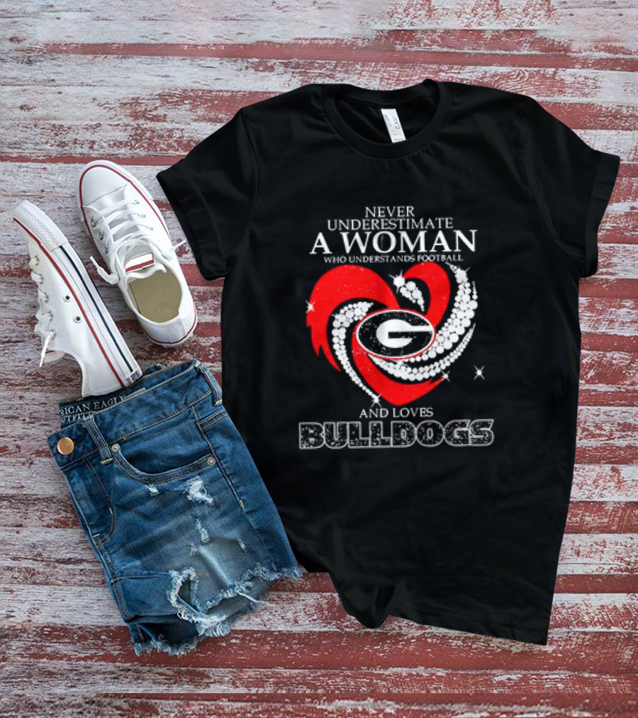 Never Underestimate A Woman Who Understands Football And Loves Bulldogs Georgia Fan T-Shirt