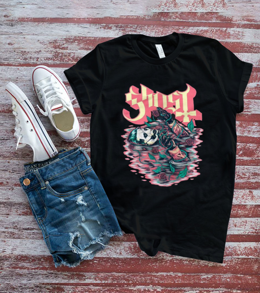 Ghost Pre-Raphaelite Art Nouveau Illustration With Roses T-Shirt