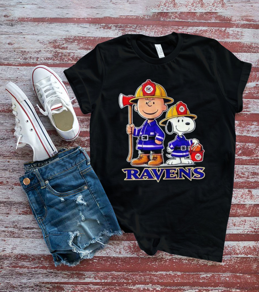 Firefighter Charlie Brown And Snoopy Baltimore Ravens T-Shirt