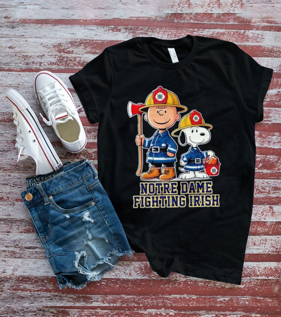 Firefighter Charlie Brown And Snoopy Notre Dame Fighting Irish T-Shirt