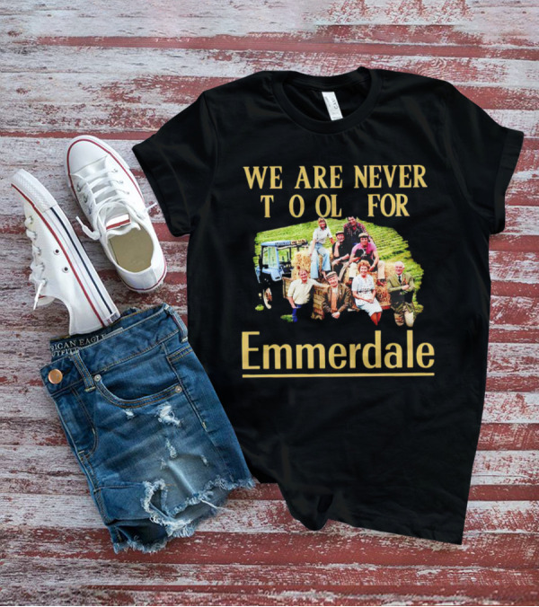 WE ARE NEVER TOO OLD FOR EMMERDALE FARM TRACTOR HAY BALE SCENE T-Shirt