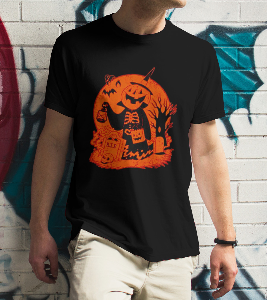 Vintage Spooky Halloween Jack-o'-Lantern Skeleton Moon Graveyard Lantern Bat Scene T-Shirt