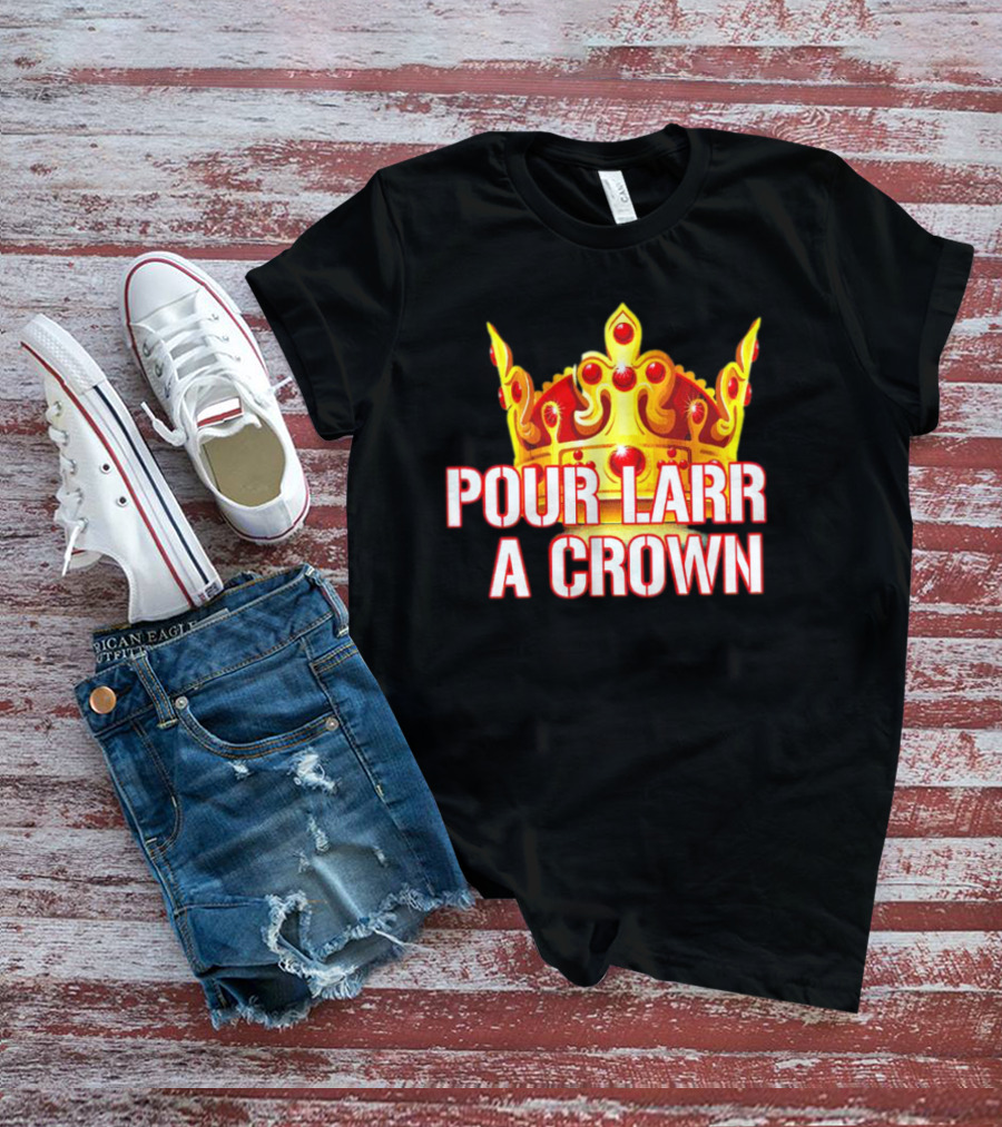 Pour Larr A Crown Atlanta Braves T-Shirt