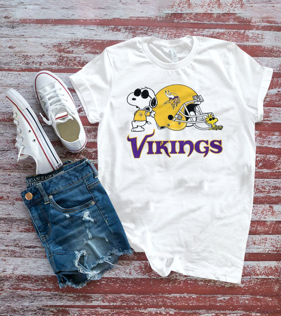 Minnesota Vikings Snoopy Woodstock Helmet T-Shirt