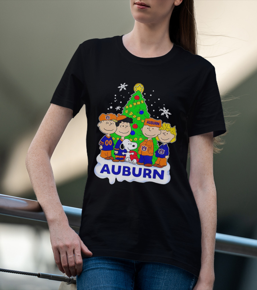 Peanuts Auburn Tigers Christmas Tree Charlie Brown Snoopy Lucy Linus T-Shirt