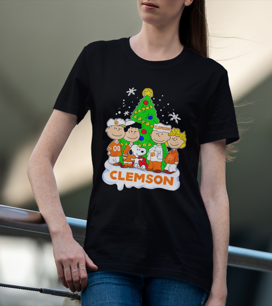 Clemson Christmas With Peanuts Gang And Festive Tree T-Shirt