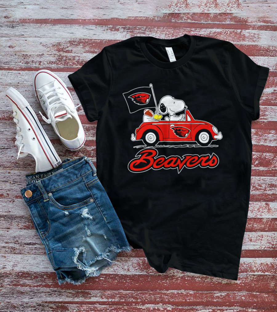 Snoopy Driving Oregon Beavers Football Car With Flag T-Shirt