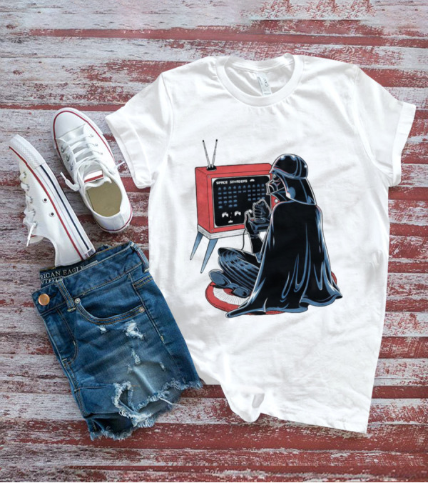 Nostalgic Darth Vader Playing Space Invaders On Retro TV T-Shirt