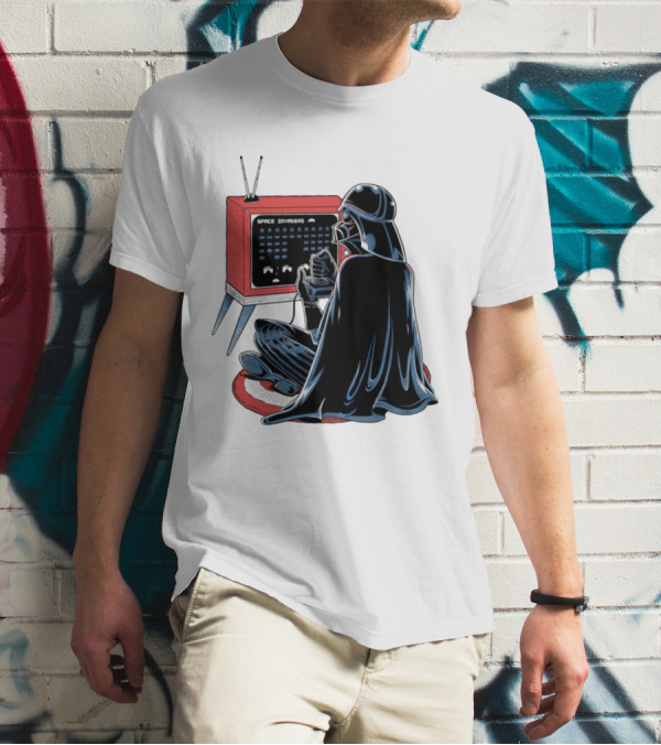 Nostalgic Darth Vader Playing Space Invaders On Retro TV T-Shirt