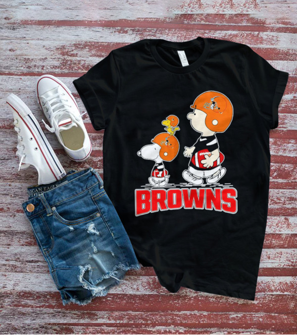 Browns Snoopy Charlie Brown Woodstock Football Helmets T-Shirt