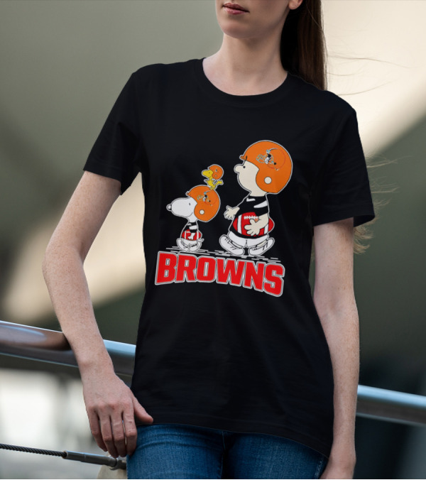 Browns Snoopy Charlie Brown Woodstock Football Helmets T-Shirt