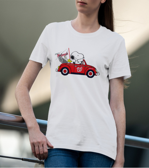 Snoopy And Woodstock In Red Car With Washington Nationals Flag T-Shirt