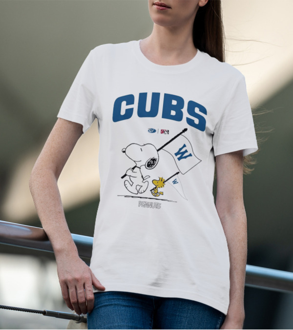 Peanuts Snoopy Woodstock Cubs W Flag T-Shirt