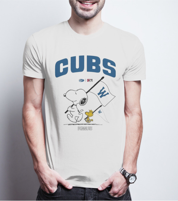 Peanuts Snoopy Woodstock Cubs W Flag T-Shirt
