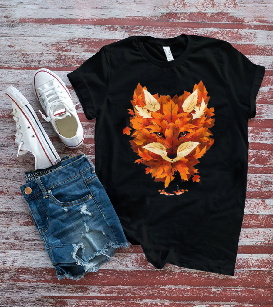 Red Fox Face With Autumn Leaves T-Shirt