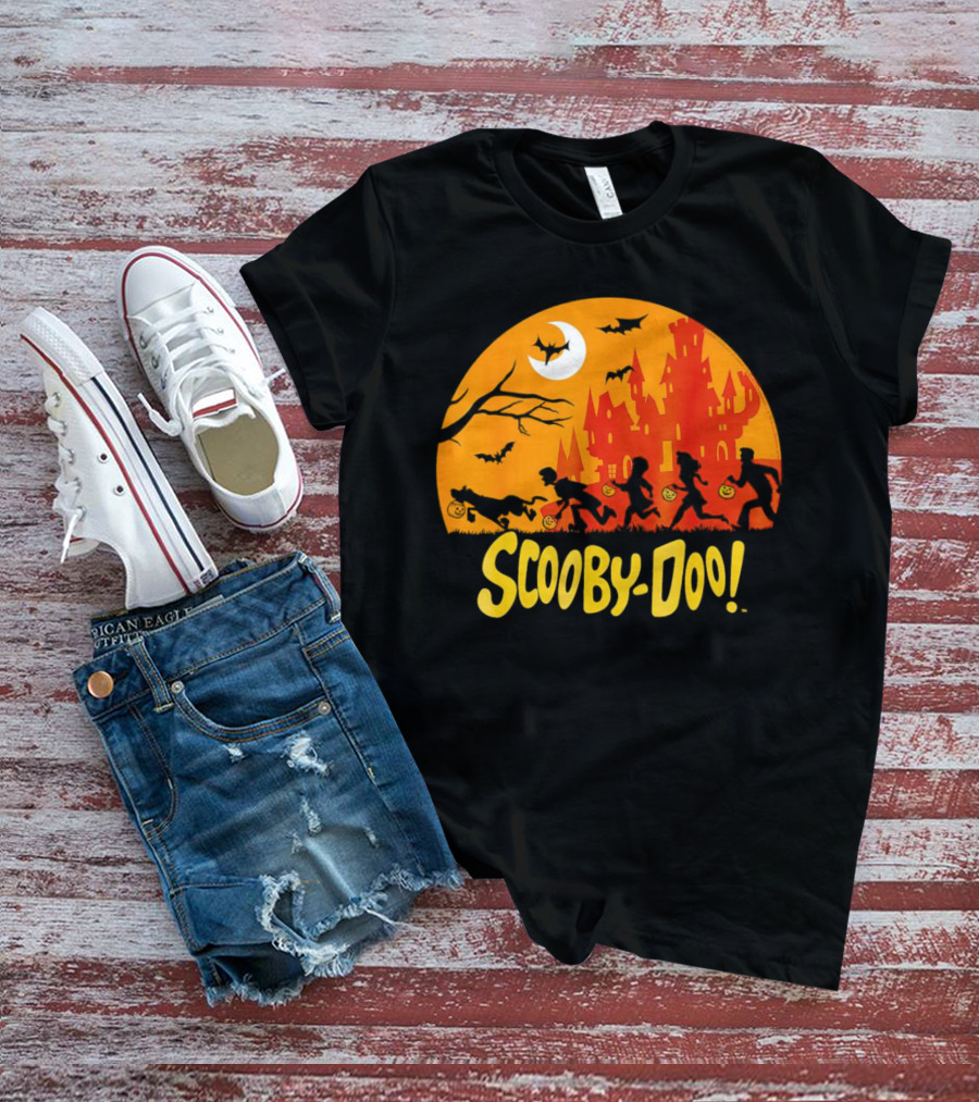 Scooby-Doo Halloween Run With Haunted Castle And Bats T-Shirt