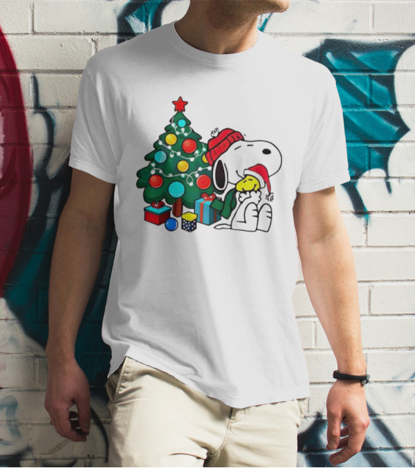 Peanuts Snoopy With Woodstock And Christmas Tree And Gifts T-Shirt