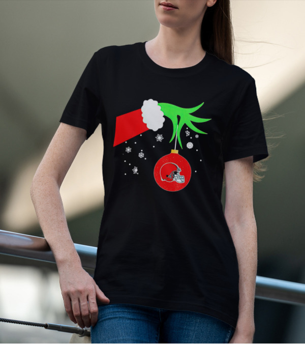 The Grinch Holding Cleveland Browns Ornament With Snowflakes T-Shirt