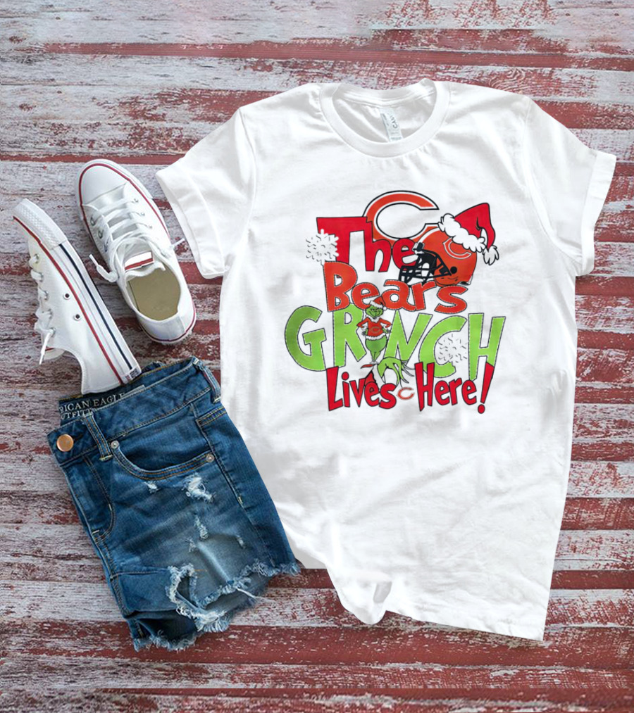 Chicago Bears Grinch Lives Here Christmas Football T-Shirt