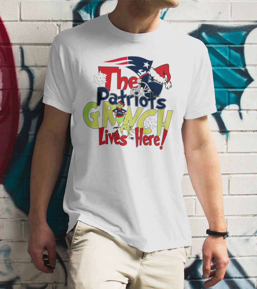 The New England Patriots Grinch Lives Here Christmas Santa Hat T-Shirt
