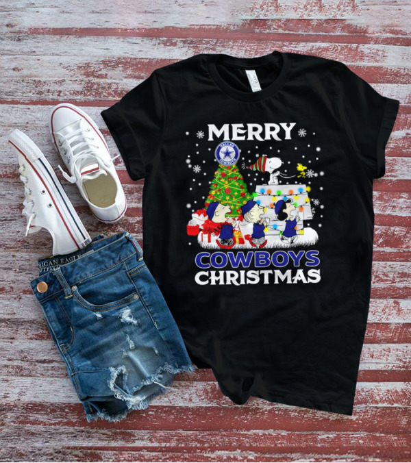 Merry Dallas Cowboys Peanuts Characters Christmas T-Shirt