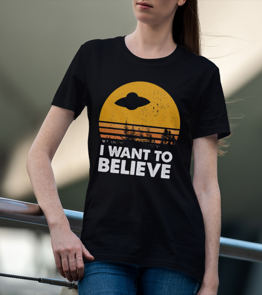 I Want To Believe Alien UFO Vintage Sunset T-Shirt