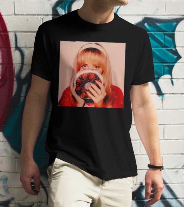 Sabrina Carpenter Holding Fruitcake With Pecans And Heart T-Shirt