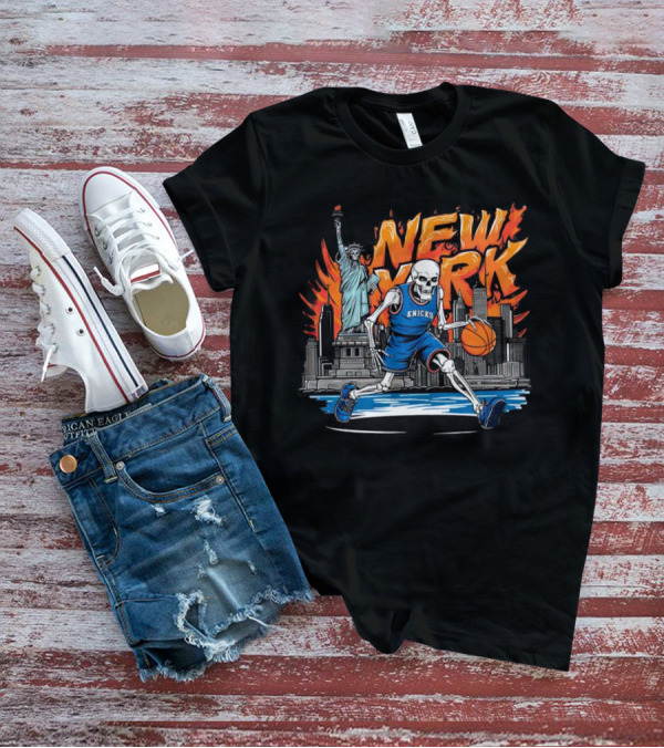 New York Knicks Skeleton Statue Basketball T-Shirt