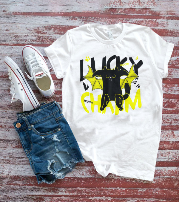 Lucky Charm Booo Meoow Bat Cat Halloween Paws T-Shirt