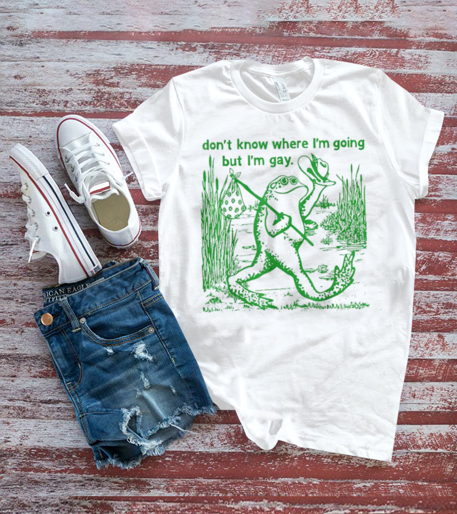 Don't Know Where I'm Going But I'm Gay Frog Carrying Bag And Hat In Nature Scene T-Shirt