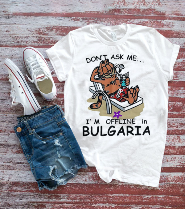 Garfield Relaxing Don't Ask Me I'm Offline In Bulgaria Holiday Mood T-Shirt