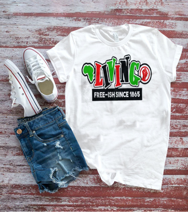 LIVING FREE-ISH SINCE 1865 AFRICA MAP SYMBOL FIST T-Shirt