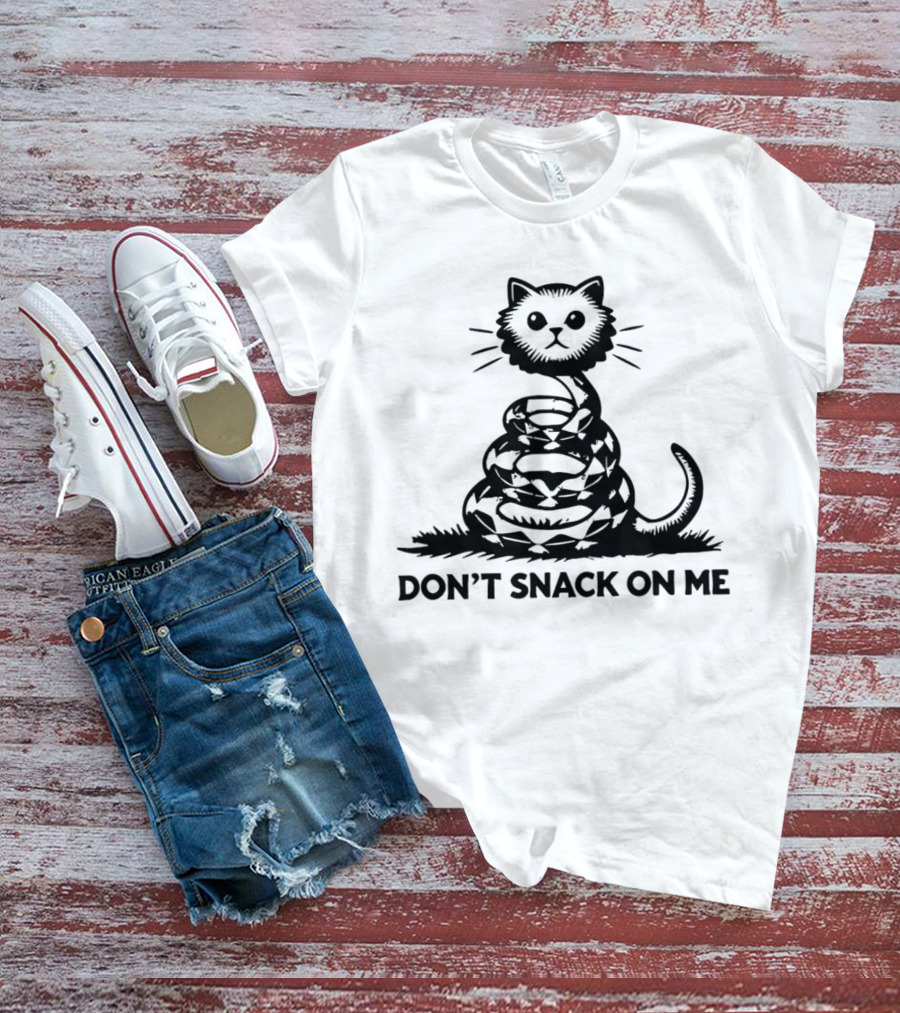DON'T SNACK ON ME Cat Snake Coiled혻 T-Shirt