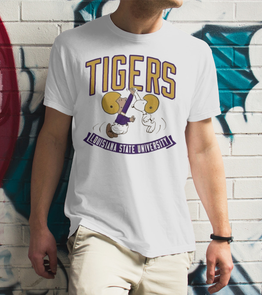 Charlie Brown And Snoopy High Five Louisiana State University Tigers T-Shirt