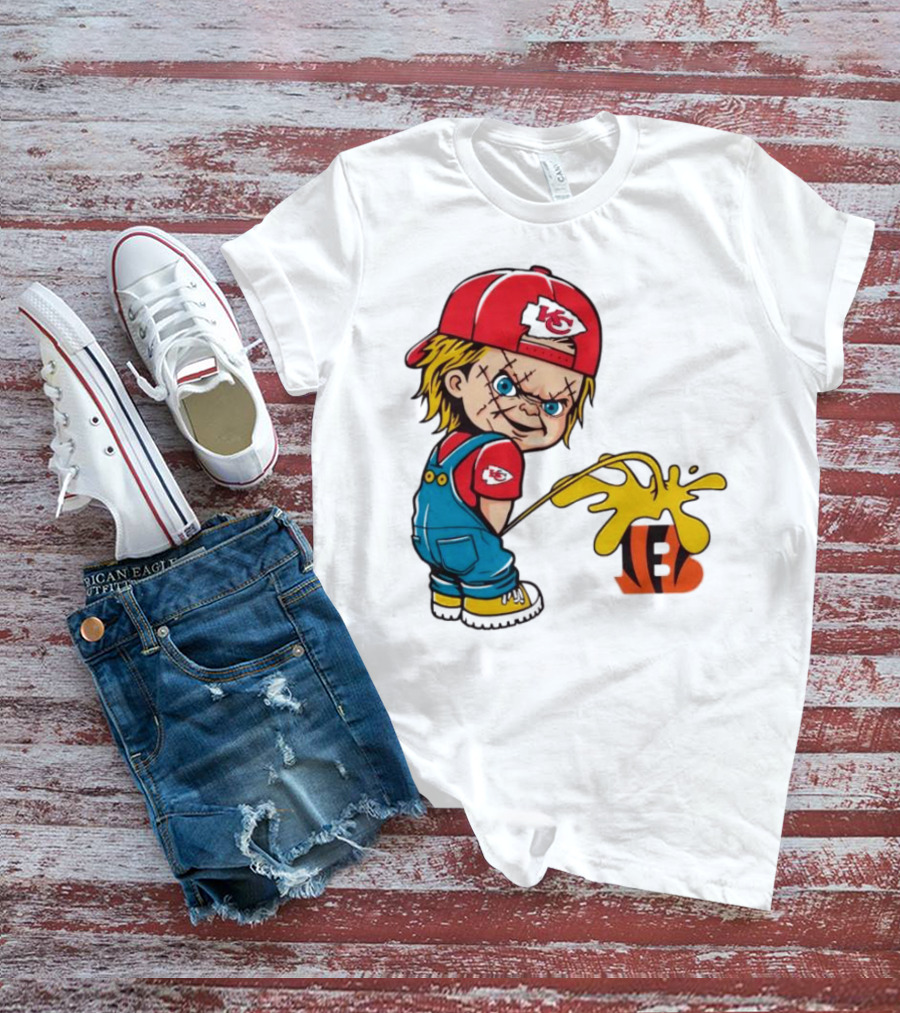 Kansas City Chiefs Chucky Pissing On Cincinnati Bengals T-Shirt