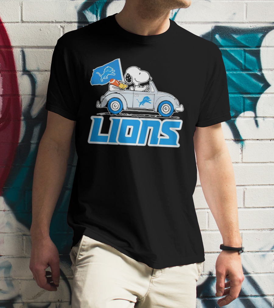 Snoopy And Woodstock In Car With Detroit Lions Flag T-Shirt
