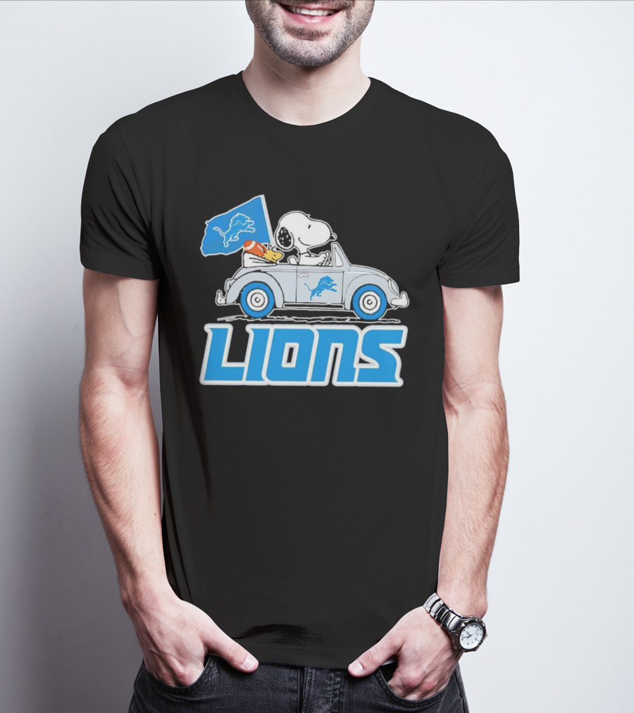Snoopy And Woodstock In Car With Detroit Lions Flag T-Shirt