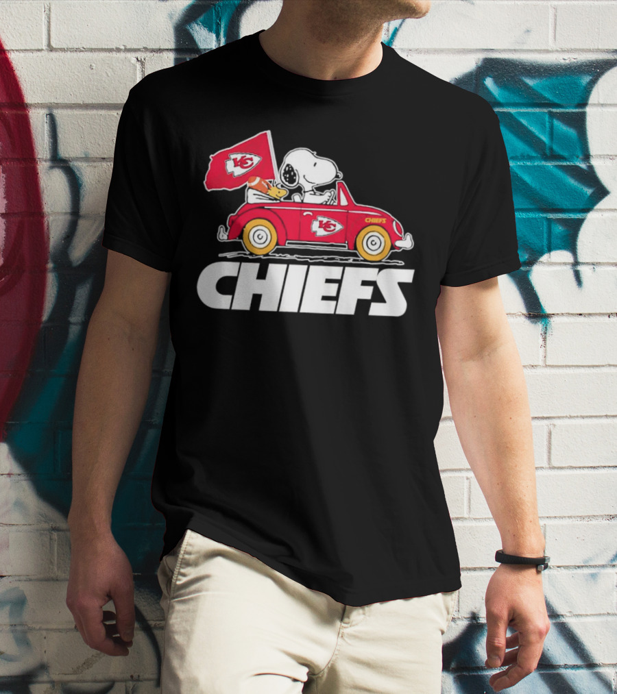 Snoopy Woodstock Driving Red Car Chiefs Flag Kansas City Chiefs T-Shirt