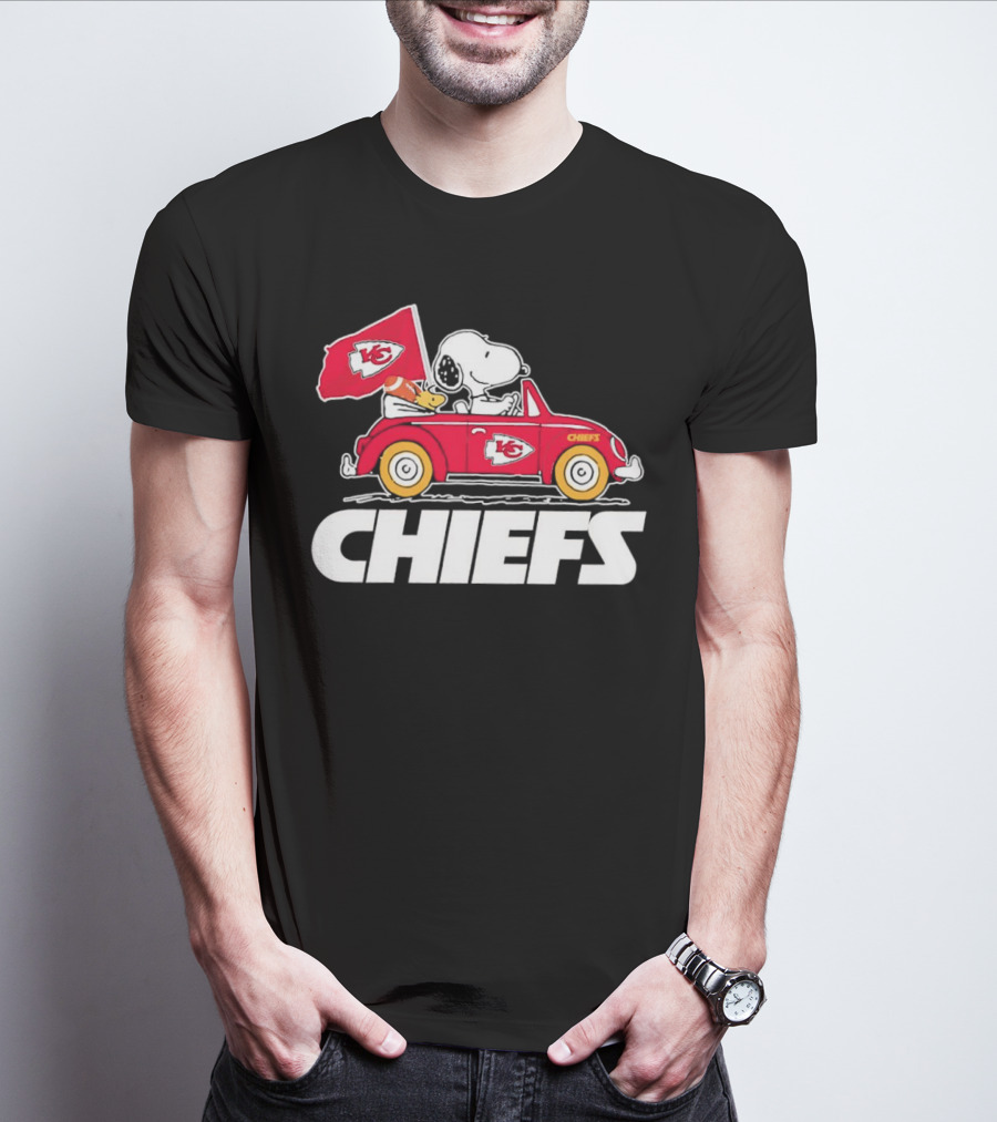 Snoopy Woodstock Driving Red Car Chiefs Flag Kansas City Chiefs T-Shirt