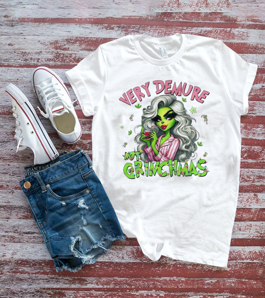 Very Demure Not Grinchmas Christmas Grinch Girl T-Shirt