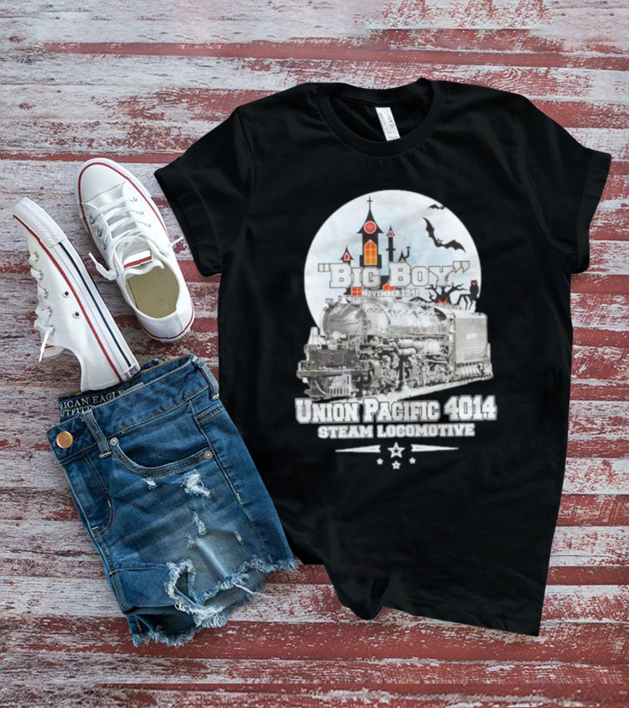 Big Boy Union Pacific 4014 Steam Locomotive November 1941 Haunted Castle And Bats T-Shirt