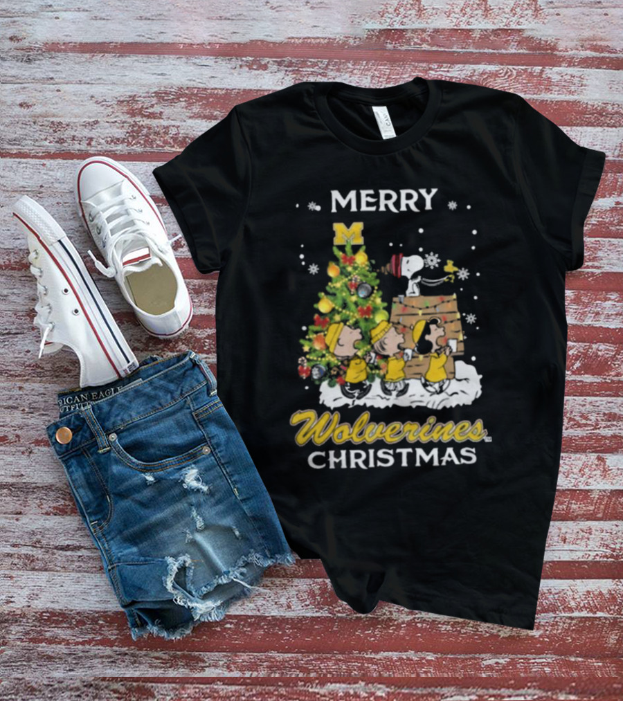 Merry Michigan Wolverines Snoopy And Friends Christmas T-Shirt