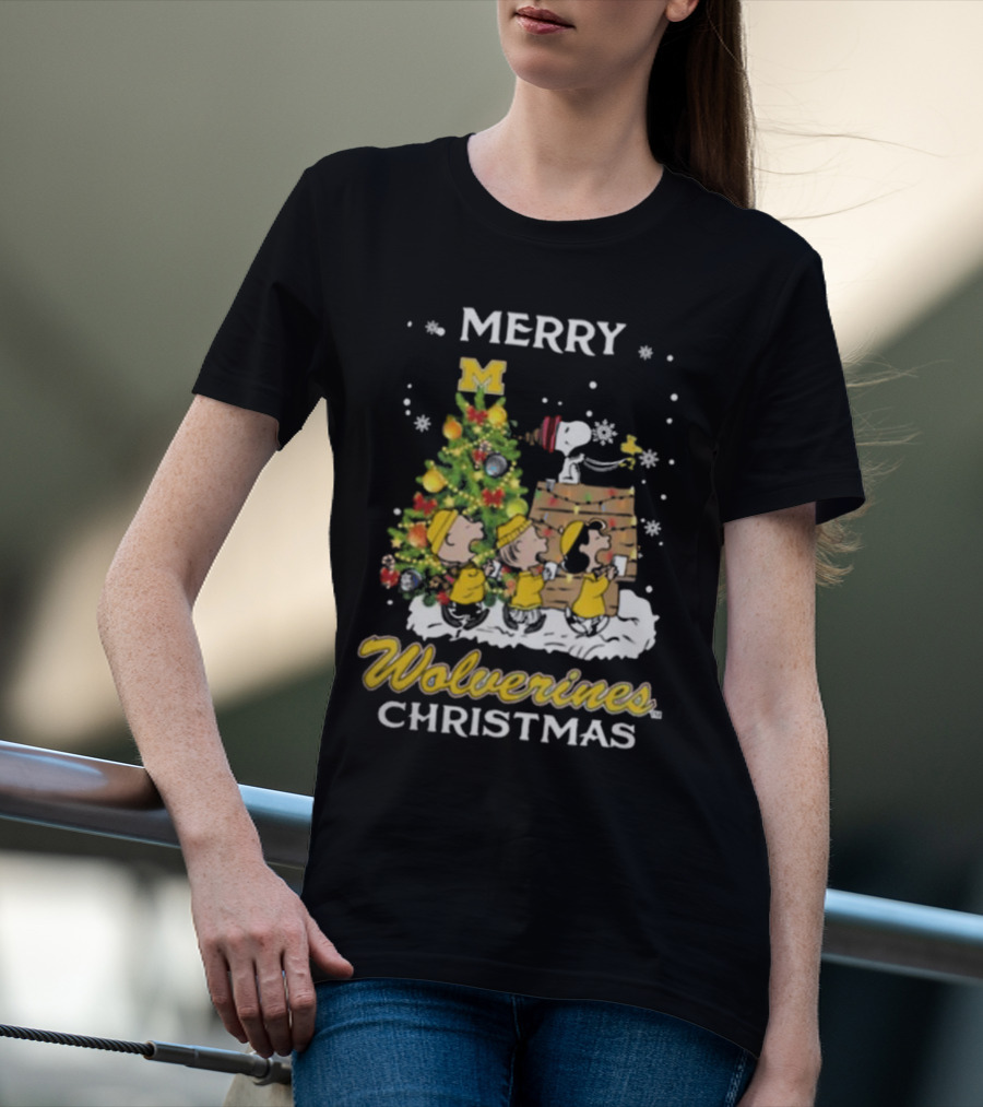 Merry Michigan Wolverines Snoopy And Friends Christmas T-Shirt