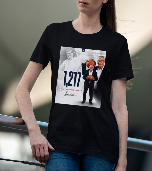 1,217 All-Time Wins Leader Geno Auriemma Signature Image T-Shirt