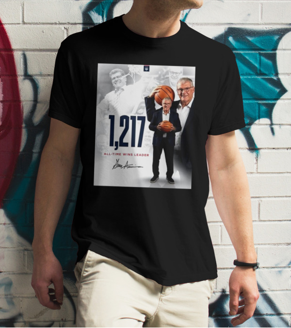 1,217 All-Time Wins Leader Geno Auriemma Signature Image T-Shirt