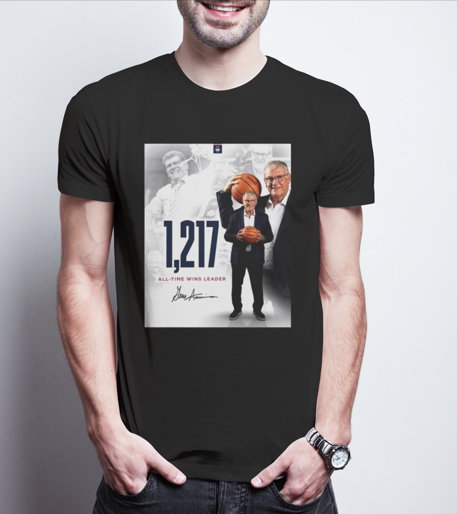 1,217 All-Time Wins Leader Geno Auriemma Signature Image T-Shirt